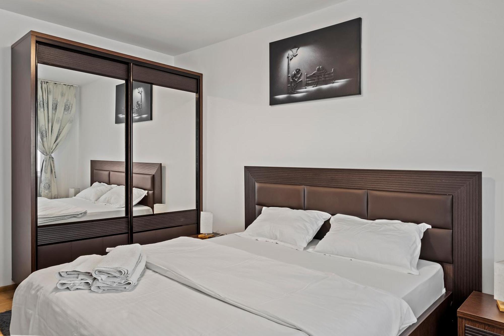 Apartament De Lux Drumul Taberei Bukarest Exteriör bild